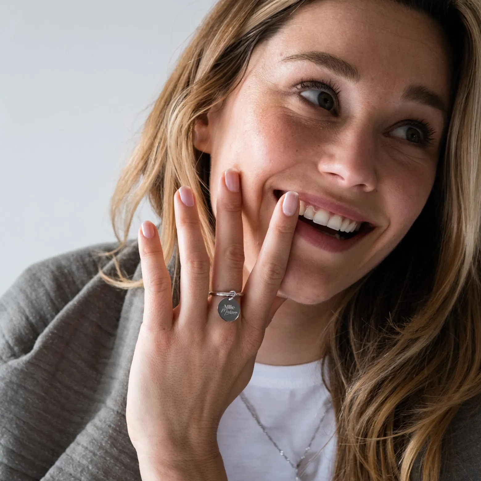 Bague EVJF jonc argent personnalisée médaille gravée 15 mm