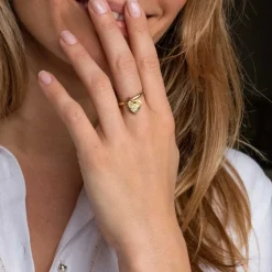 Bague jonc plaqué or personnalisée médaille gravée initiale coeur 10 mm