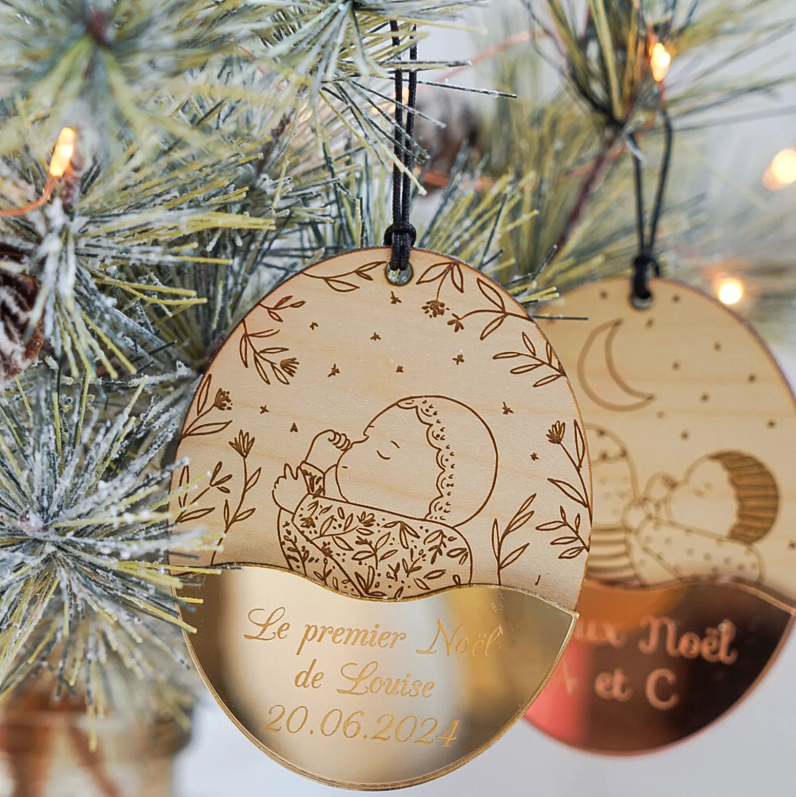 Boule de Noël personnalisée Bébé bois gravé - HappyBulle x MyLovelyThing