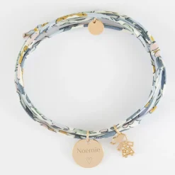 Bracelet 3 tours Liberty personnalisé médaille gravée plaqué or 15 mm et breloque petite fille scintillante 12 mm
