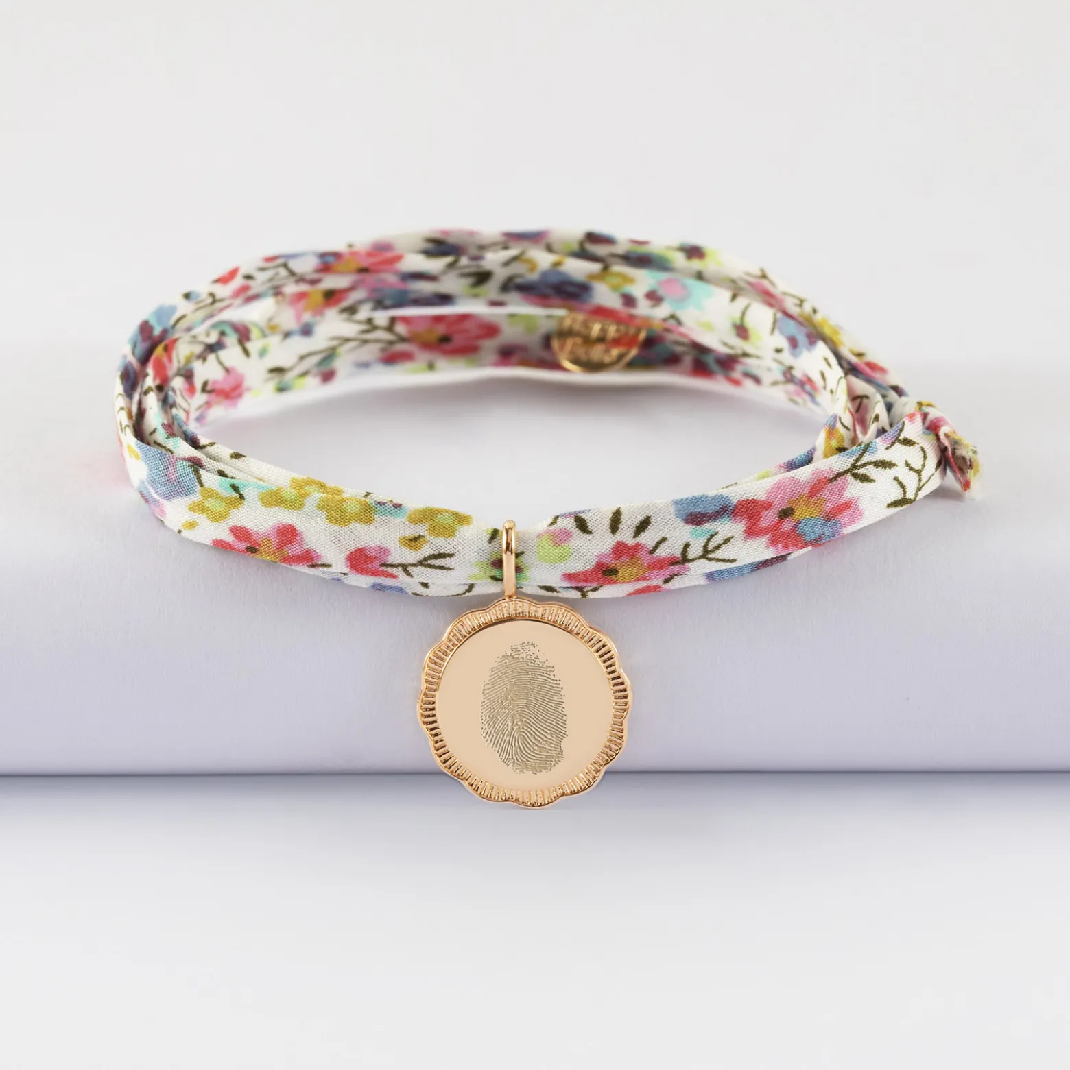 Bracelet 3 tours Liberty personnalisé médaille contour fleur gravée plaqué or 15 mm