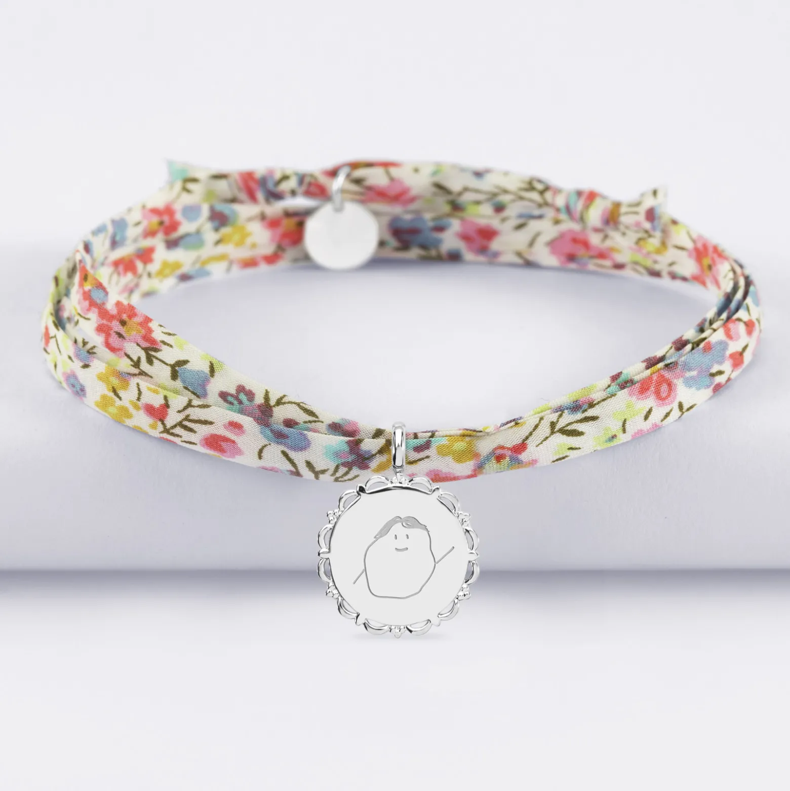 Bracelet 3 tours Liberty personnalisé médaille vintage dentelée gravée argent 17 mm