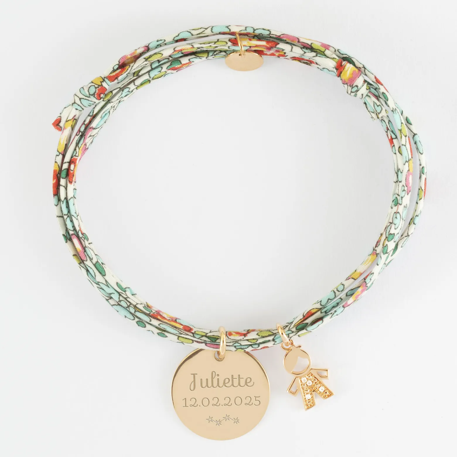 Bracelet 3 tours Liberty personnalisé médaille gravée plaqué or 19 mm et breloque petit garçon scintillant 12 mm