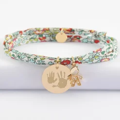 Bracelet 3 tours Liberty personnalisé médaille gravée plaqué or 19 mm et breloque petit garçon scintillant 12 mm