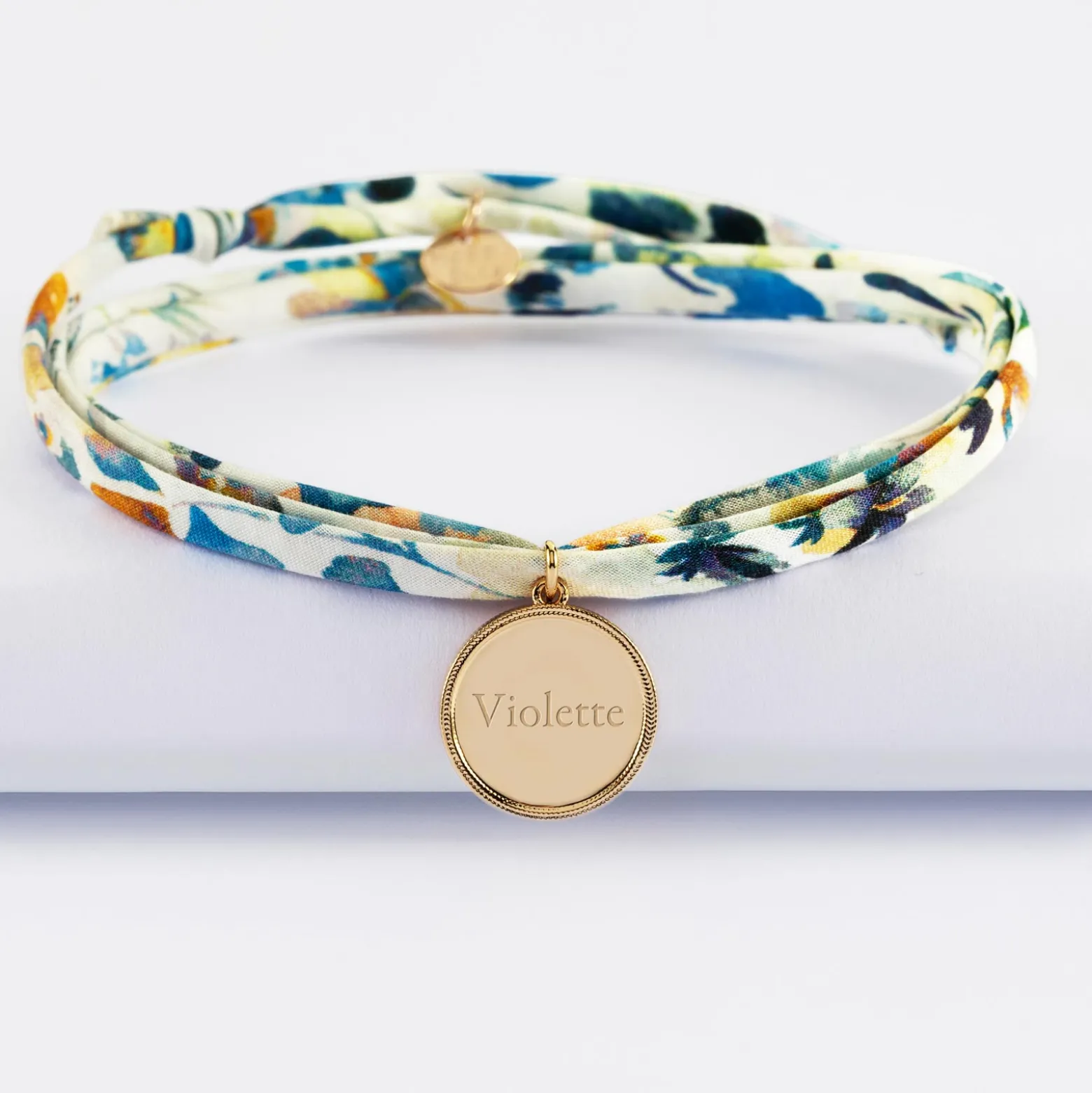 Bracelet 3 tours Liberty personnalisé médaille gravée plaqué or ange texturée 14 mm