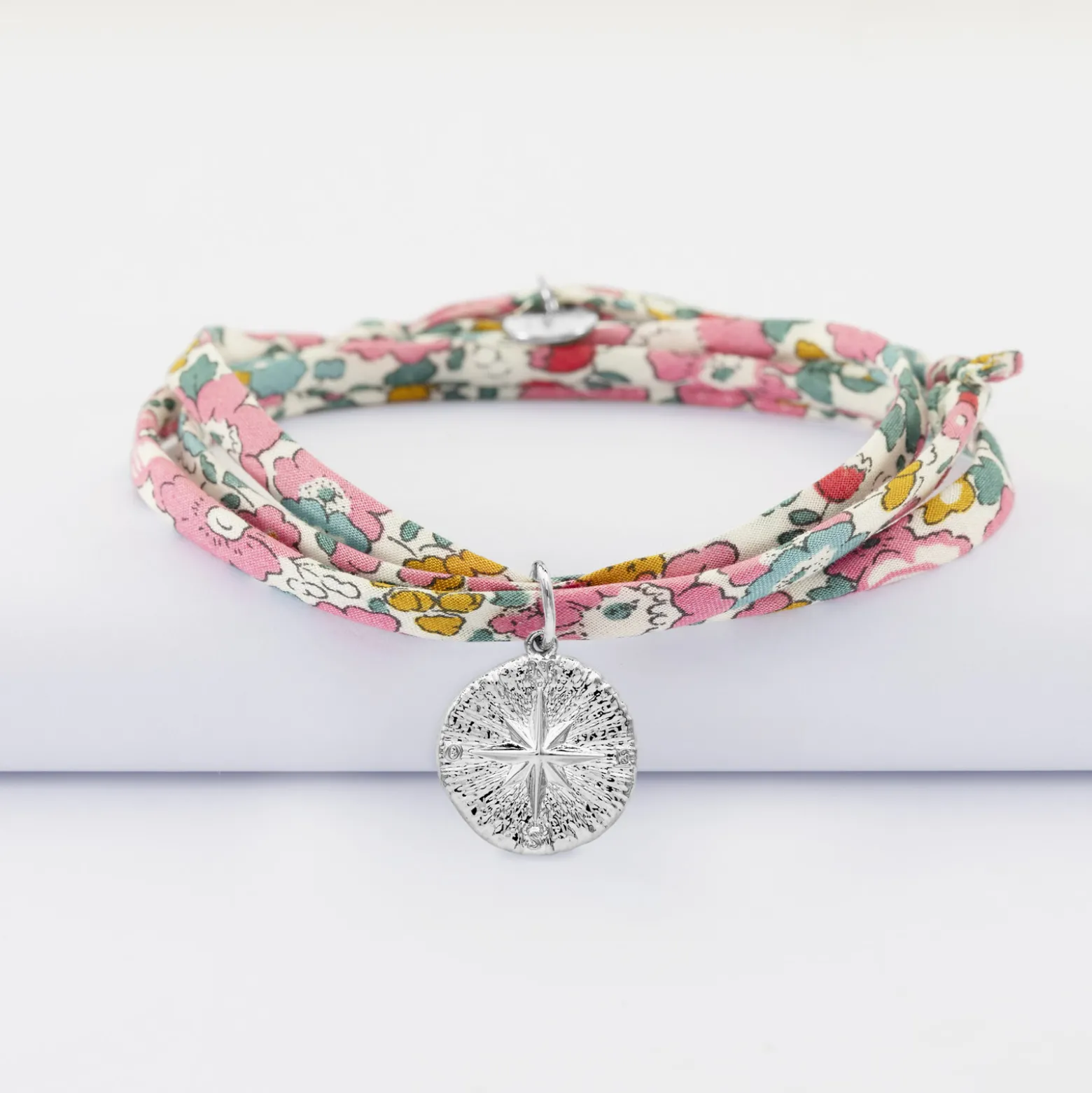 Bracelet 3 tours Liberty personnalisé médaille gravée argent rose des vents texturée 14 mm