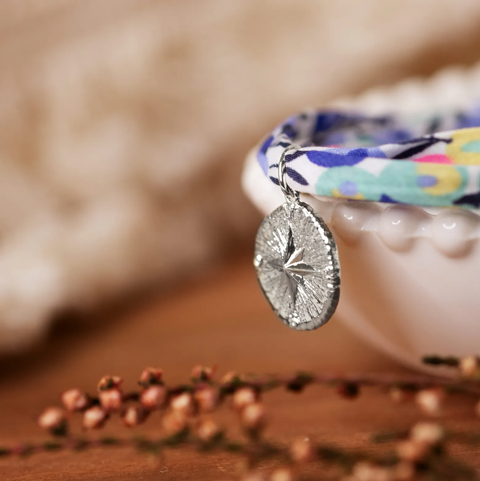 Bracelet 3 tours Liberty personnalisé médaille gravée argent rose des vents texturée 14 mm