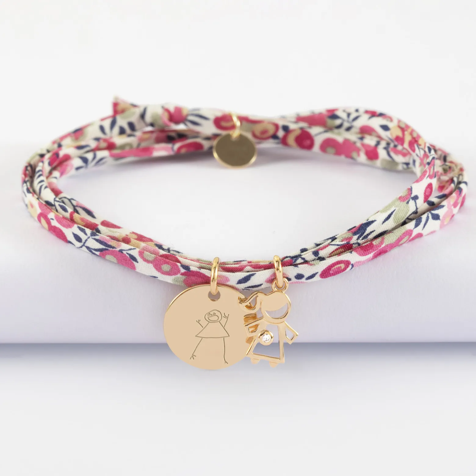 Bracelet 3 tours Liberty personnalisé médaille gravée plaqué or 15 mm et breloque petite fille zircon 12 mm