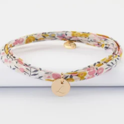 Bracelet 3 tours Liberty personnalisé initiale médaille gravée martelée plaqué or 10 mm