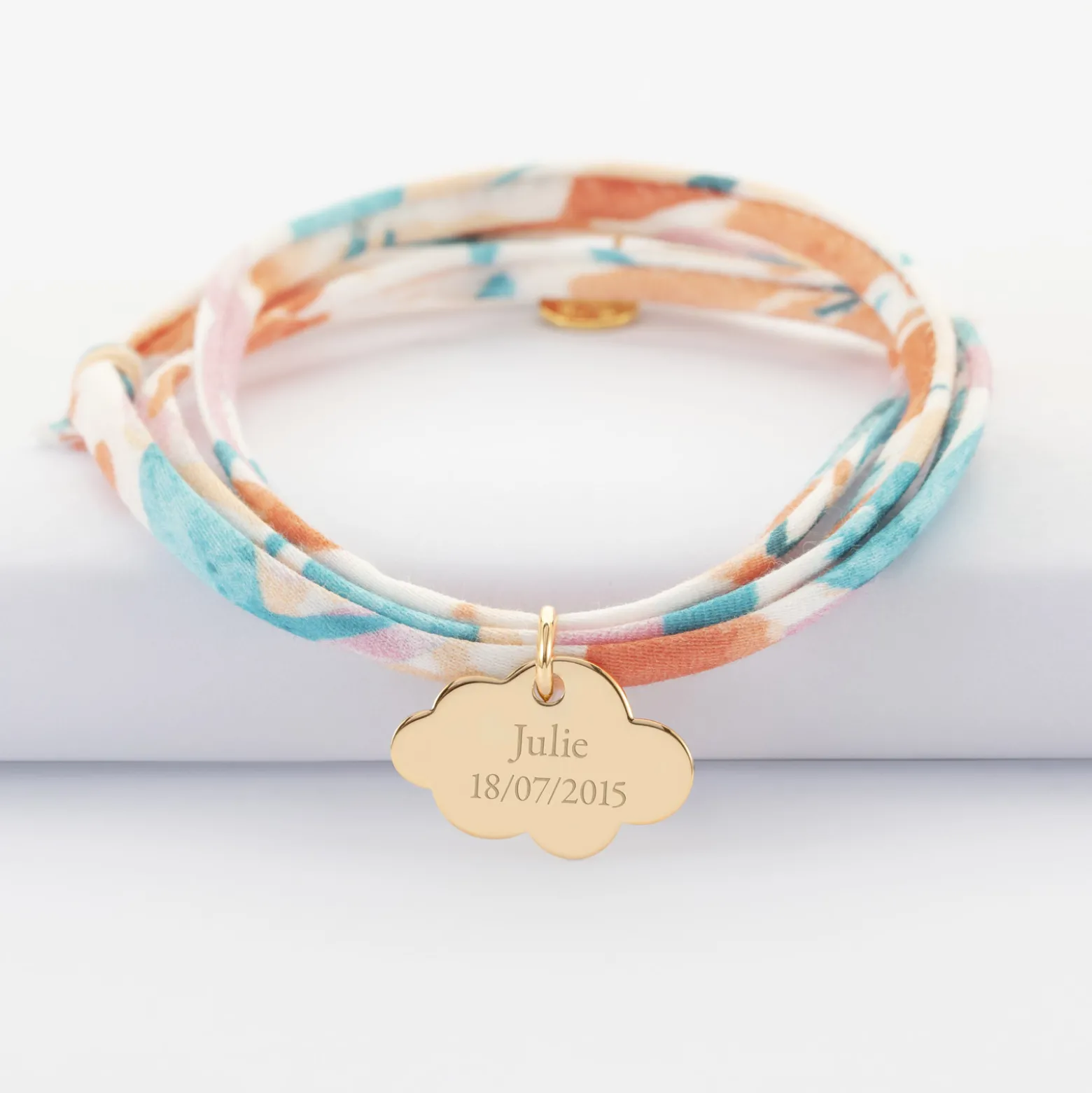 Bracelet 3 tours Liberty personnalisé prénom médaille gravée plaqué or nuage 20x14 mm