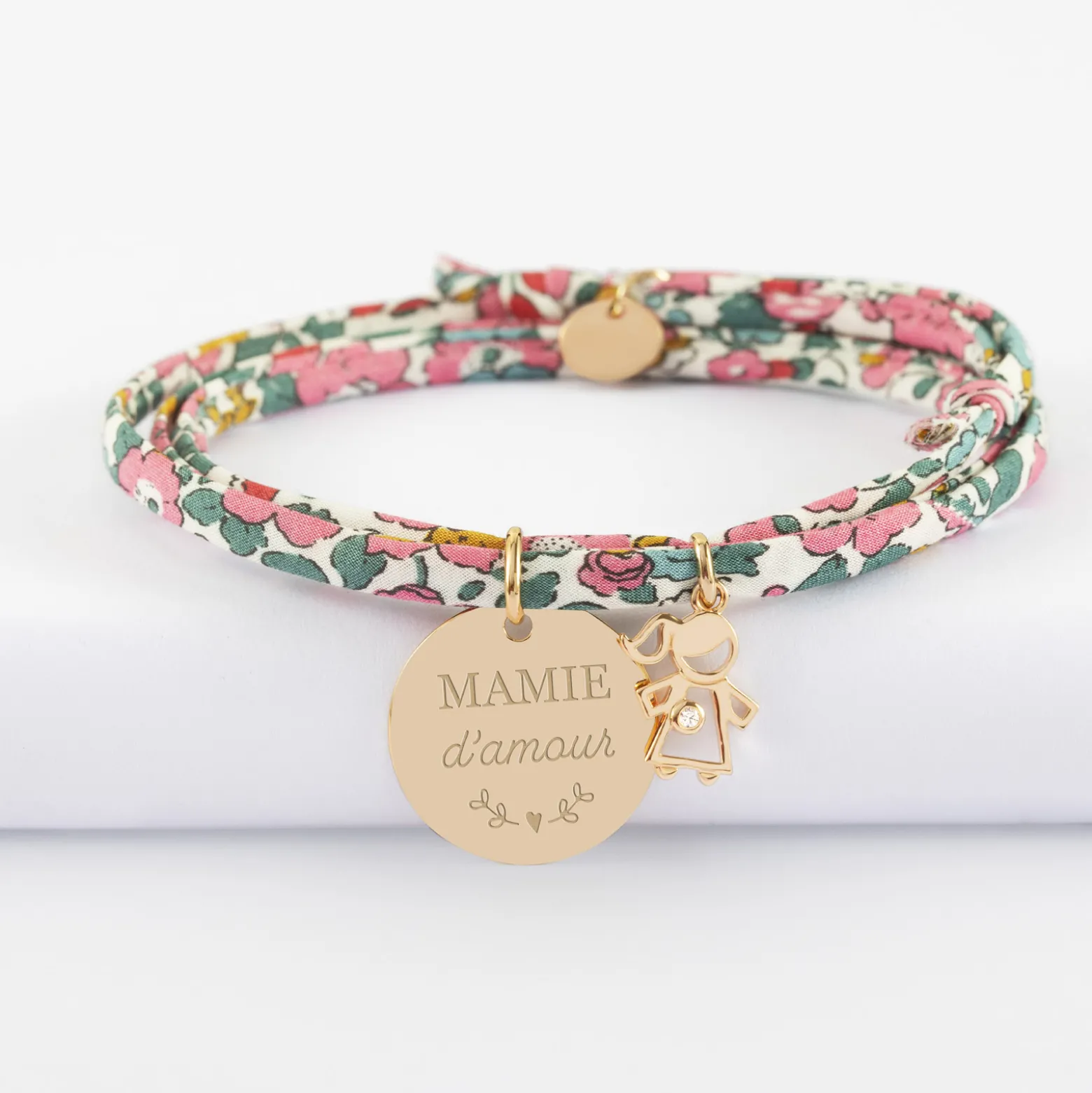 Bracelet 3 tours Liberty personnalisé médaille gravée plaqué or 19 mm et breloque petite fille zircon 12 mm