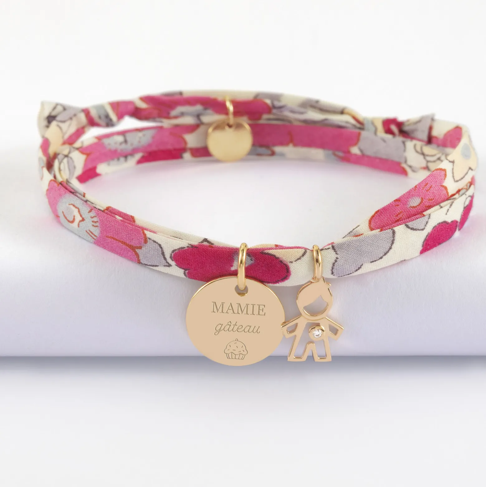 Bracelet 3 tours Liberty personnalisé médaille gravée plaqué or 15 mm et breloque petit garçon zircon 12 mm