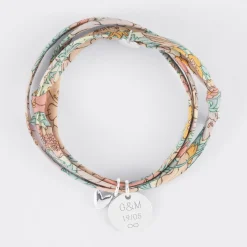 Bracelet 3 tours Liberty personnalisé médaille gravée argent 15 mm et breloque petit coeur bombé 7 mm - HappyBulle x Atelier Wagram