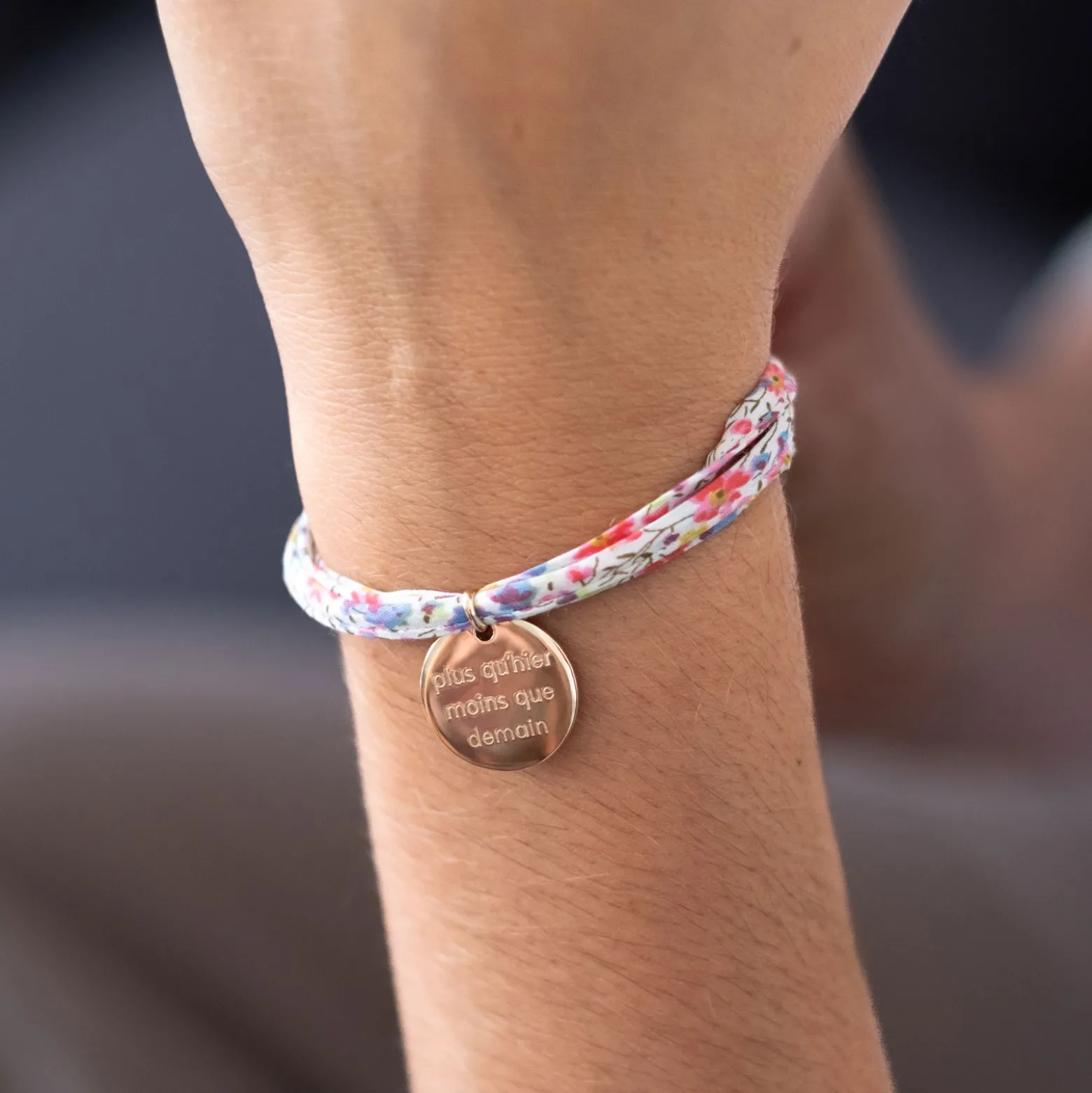 Bracelet 3 tours Liberty personnalisé médaille soleil coeur bombé gravée plaqué or 19 mm