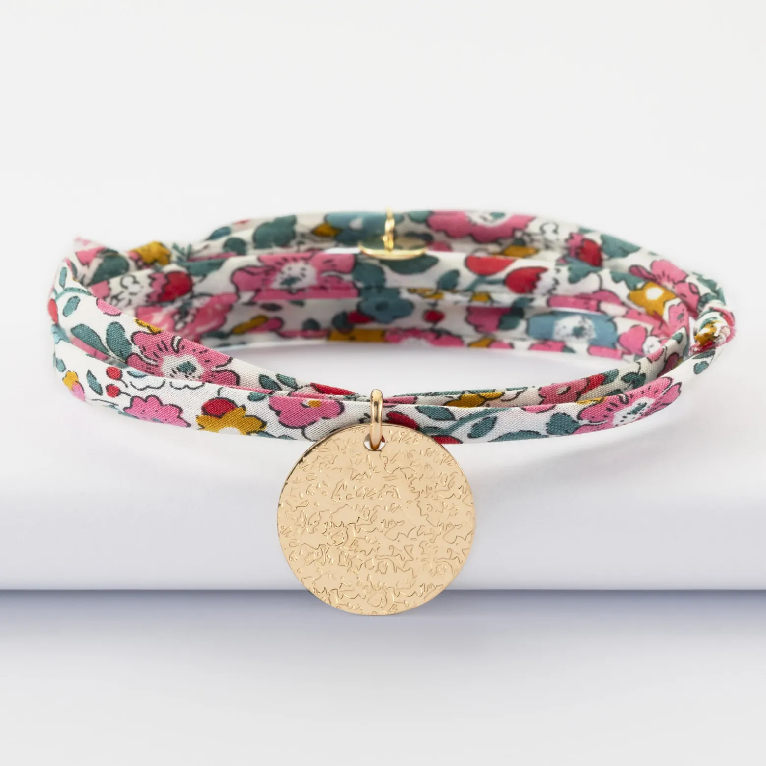 Bracelet 3 tours Liberty personnalisé médaille martelée gravée plaqué or 19 mm
