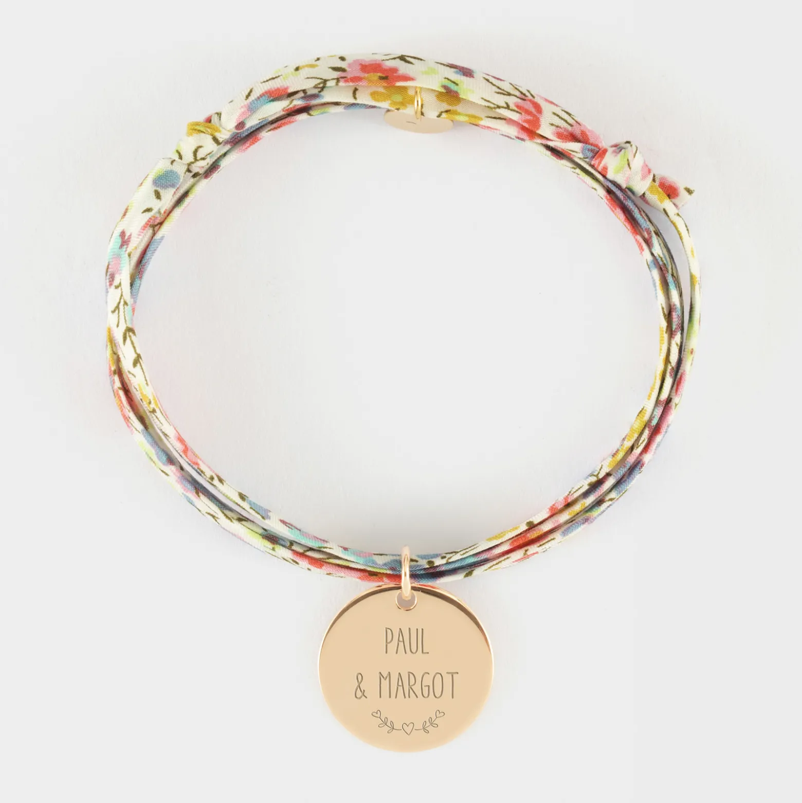 Bracelet 3 tours Liberty personnalisé médaille gravée plaqué or coeur émail rouge 19 mm - HappyBulle x Atelier Wagram