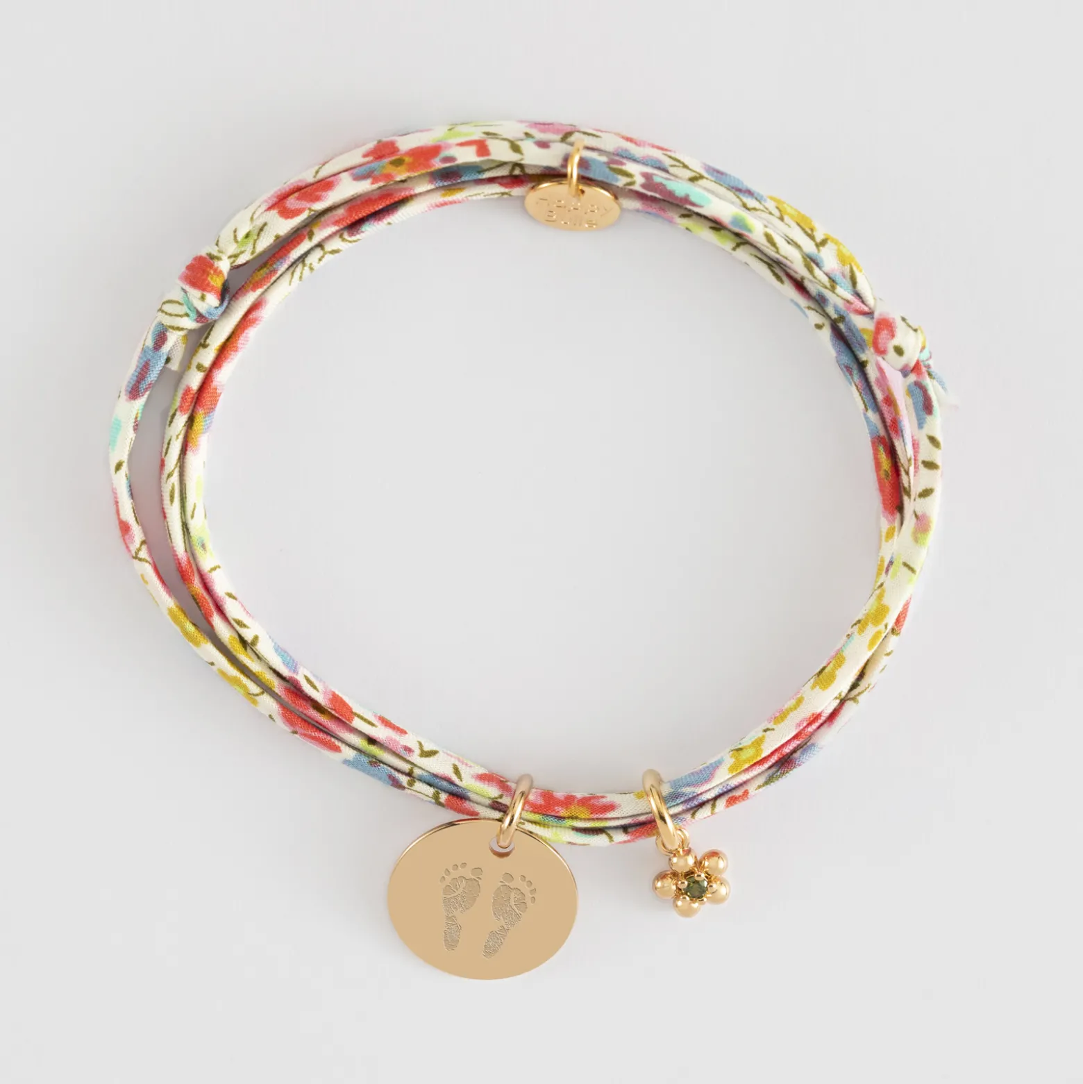 Bracelet 3 tours Liberty personnalisé médaille gravée plaqué or 15 mm et breloque fleur zircon plaqué or 8 mm
