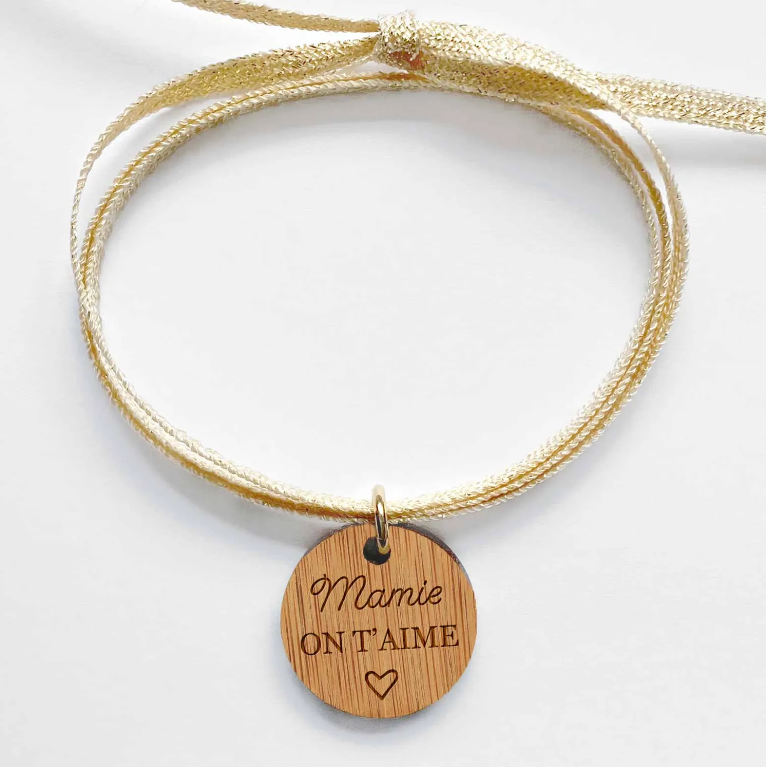 Bracelet 3 tours médaille gravée bois dormeuse ronde 20 mm "Mamie on t'aime"