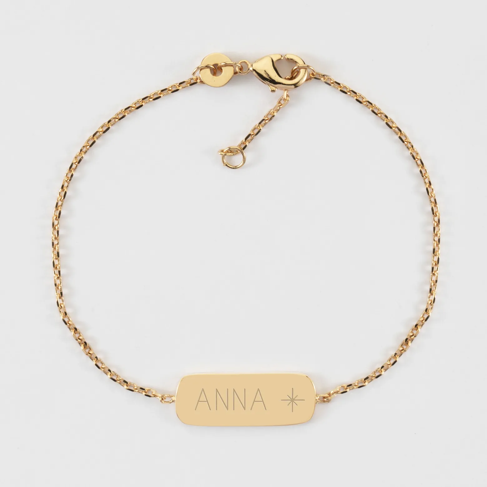 Bracelet chaine enfant personnalisé médaille gravée plaqué or plaque 20x8 mm - HappyBulle x Capucine