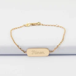 Bracelet chaine enfant personnalisé médaille gravée plaqué or plaque 20x8 mm