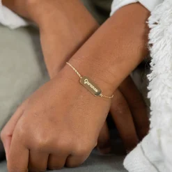 Bracelet chaine enfant personnalisé médaille gravée plaqué or plaque 20x8 mm