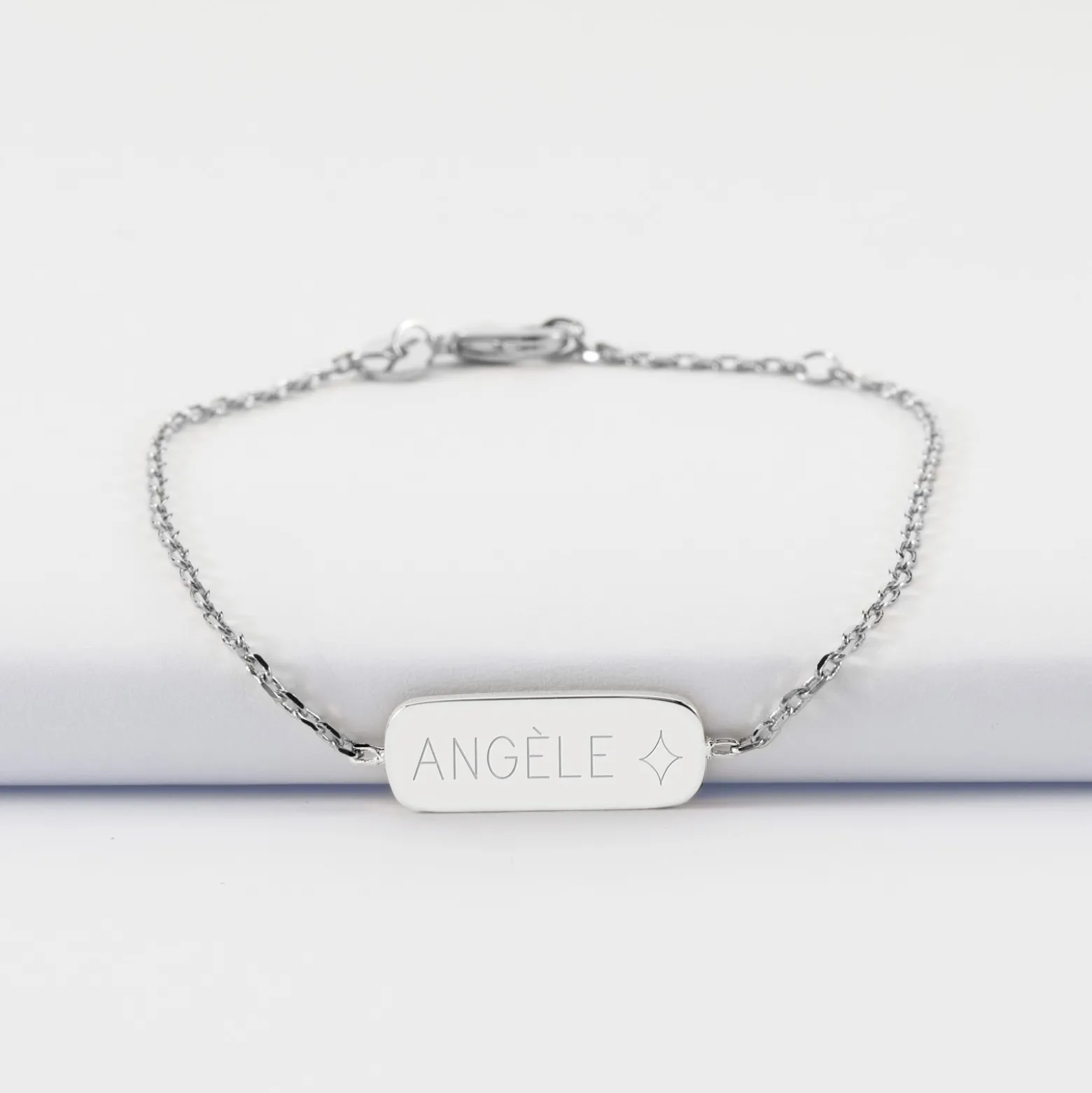 Bracelet chaine enfant personnalisé médaille gravée argent plaque 20x8 mm - HappyBulle x Capucine