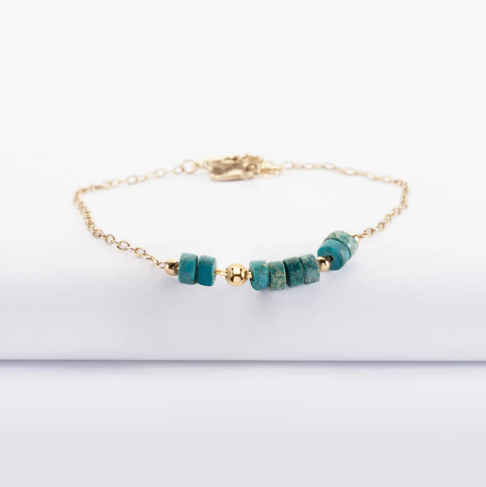 Bracelet chaîne barrette de perles plaqué or