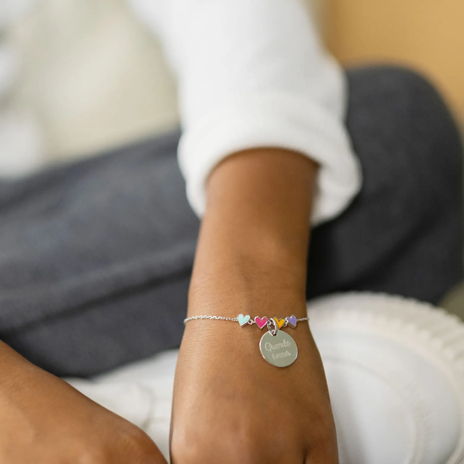 Bracelet chaîne enfant cœur email multicolore personnalisé médaille gravée argent 15 mm