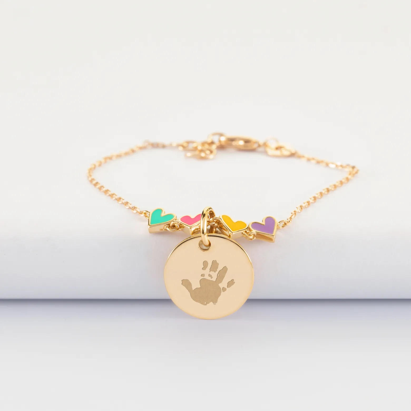 Bracelet chaîne enfant cœur email multicolore personnalisé médaille gravée plaqué or 15 mm