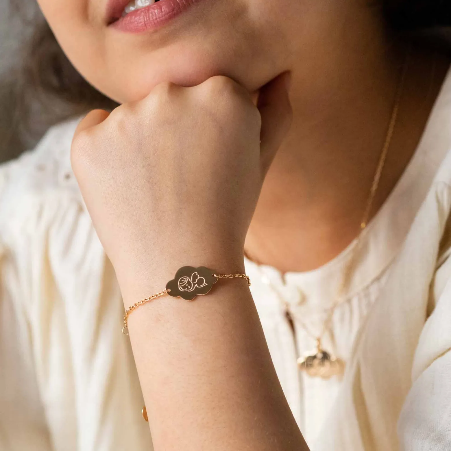 Bracelet chaîne enfant personnalisé médaille gravée plaqué or nuage 2 trous 20x14 mm