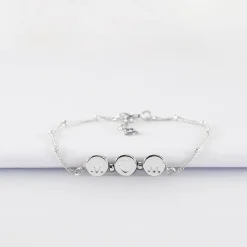 Bracelet chaîne Maman pastilles estampillées "Mom" argent