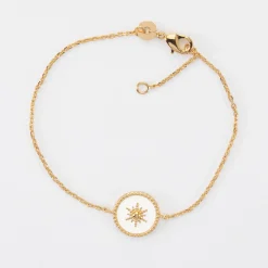 Bracelet chaîne personnalisé médaille gravée plaqué or initiale email blanc soleil 12 mm