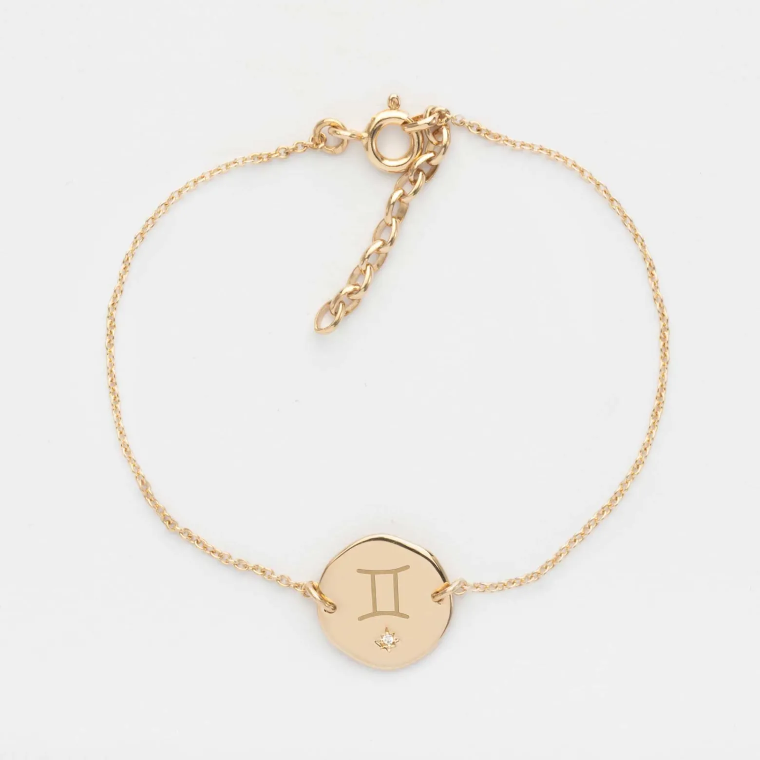 Bracelet chaîne personnalisé médaille scintillante gravée plaqué or initiale 13 mm
