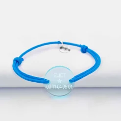 Bracelet d'identification enfant médaille gravée acrylique fluo bleu 2 trous 17 mm