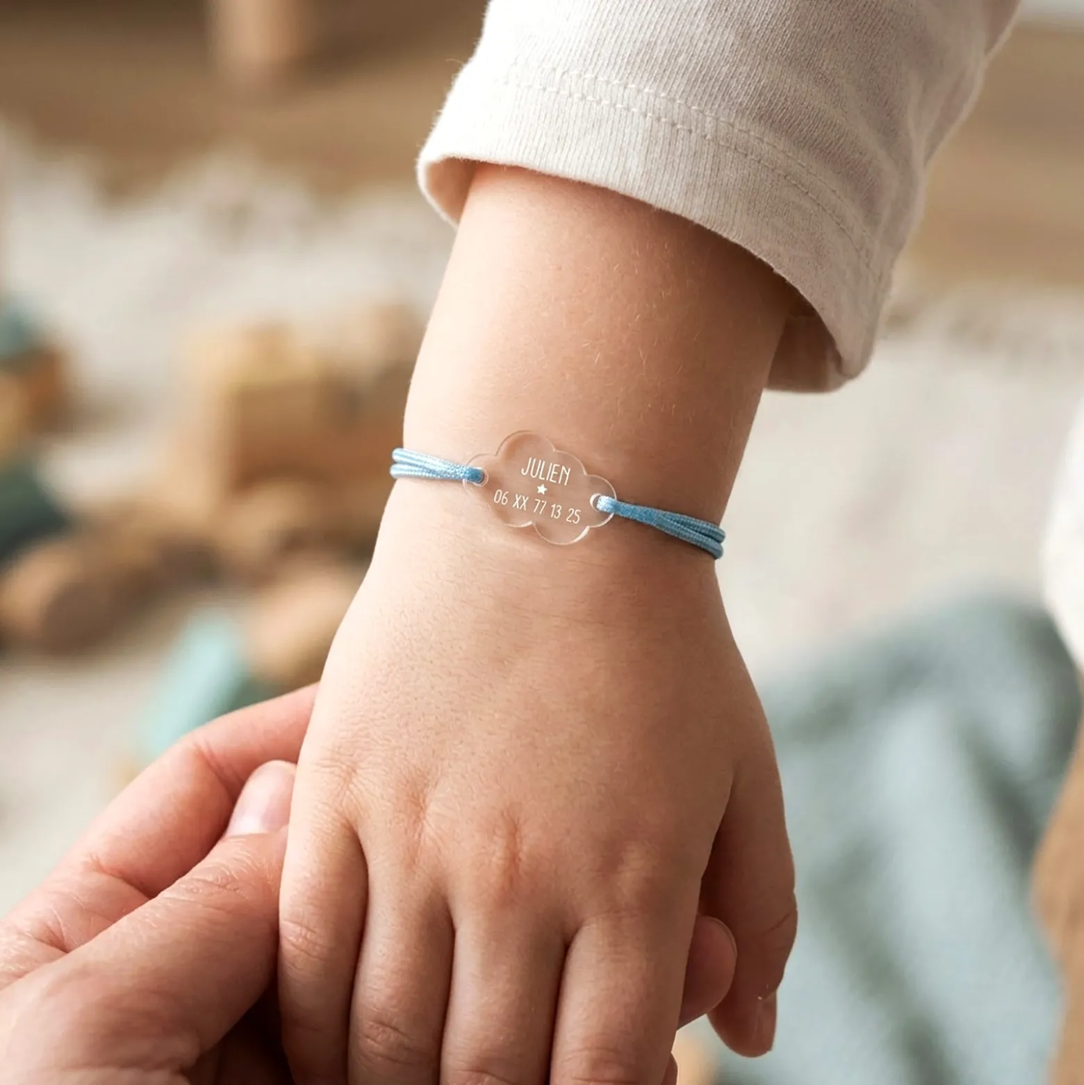 Bracelet d'identification enfant médaille gravée acrylique nuage 2 trous 20x14 mm