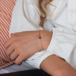 Bracelet enfant chaîne coeur émail rouge plaqué or