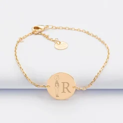 Bracelet enfant chaîne personnalisé initiale médaille gravée plaqué or 2 trous 15 mm - HappyBulle x Marie Savart