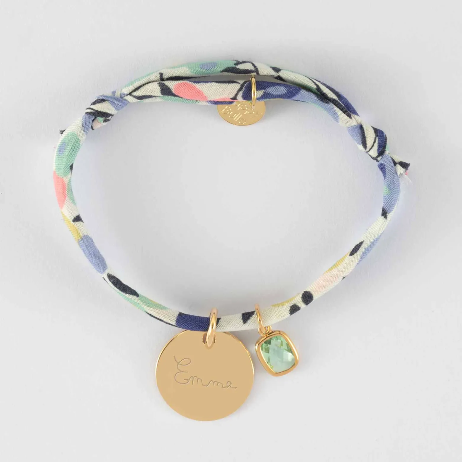 Bracelet enfant Liberty personnalisé médaille gravée plaqué or 15 mm et breloque rectangle zircon plaqué or 9 mm
