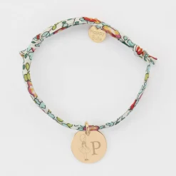 Bracelet enfant Liberty personnalisé initiale médaille gravée plaqué or 15 mm - HappyBulle x Marie Savart