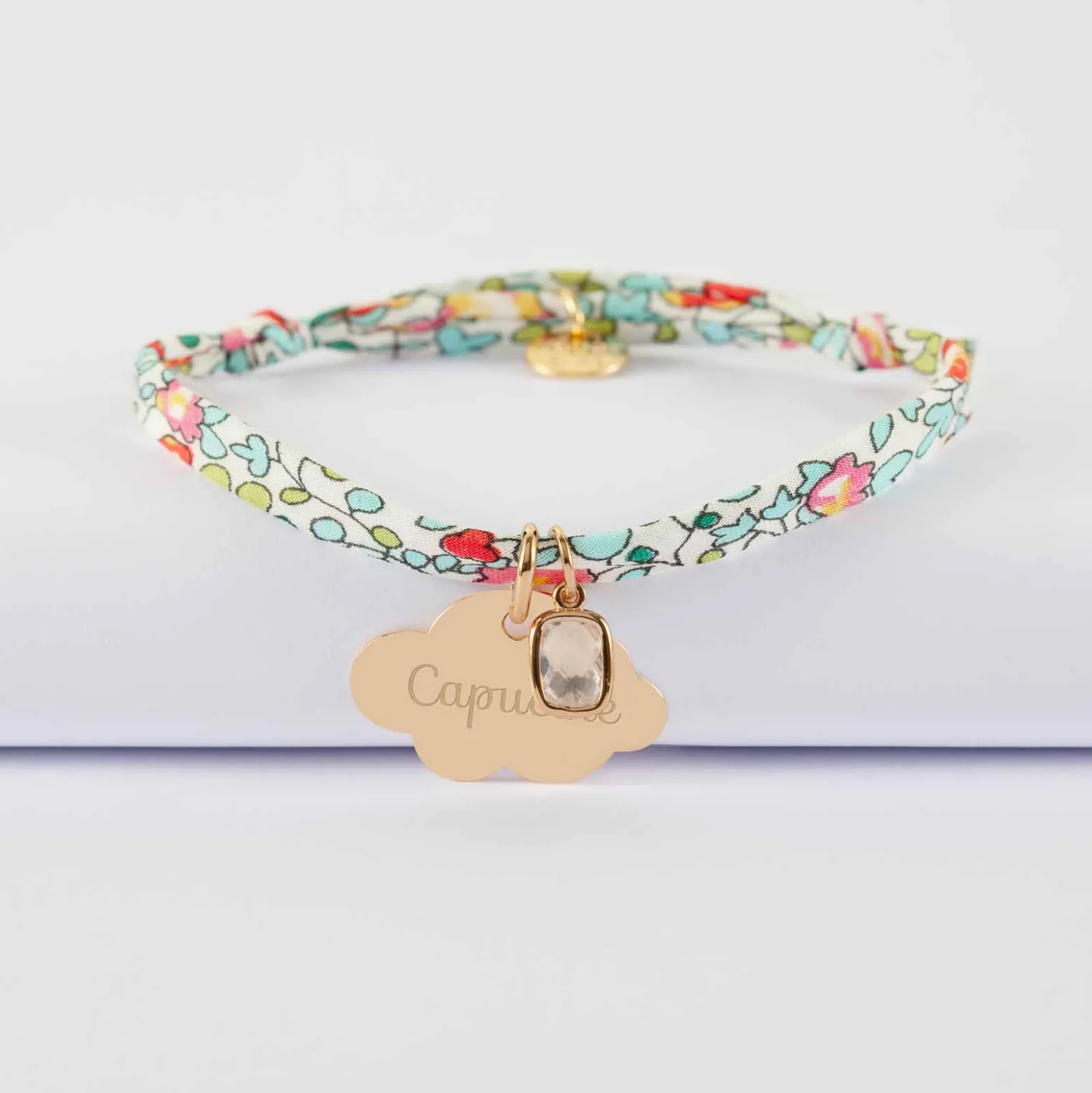 Bracelet enfant Liberty personnalisé médaille gravée plaqué or nuage 20x14 mm et breloque rectangle zircon plaqué or 9 mm