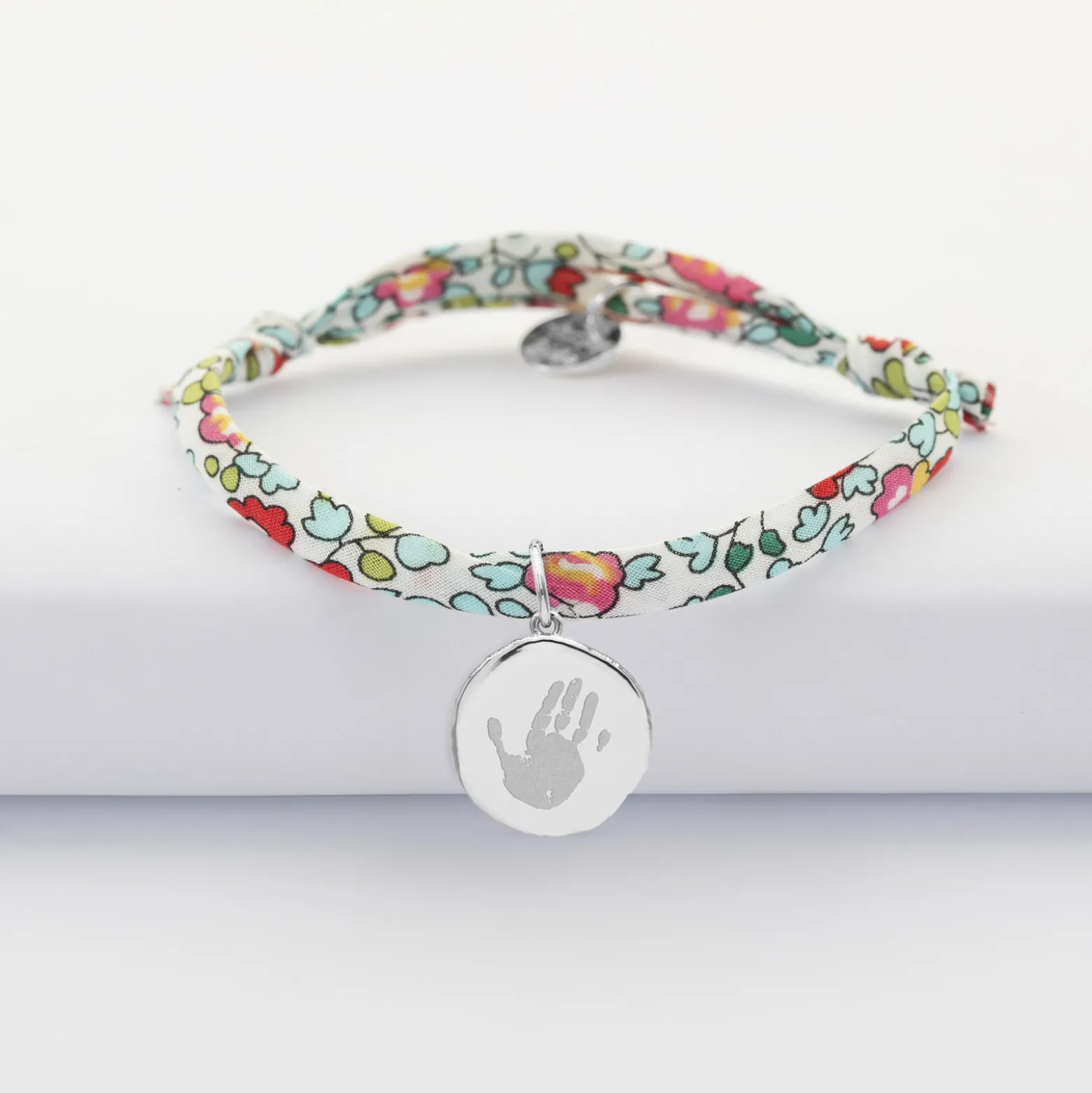 Bracelet enfant Liberty personnalisé médaille gravée argent rose des vents texturée 14 mm