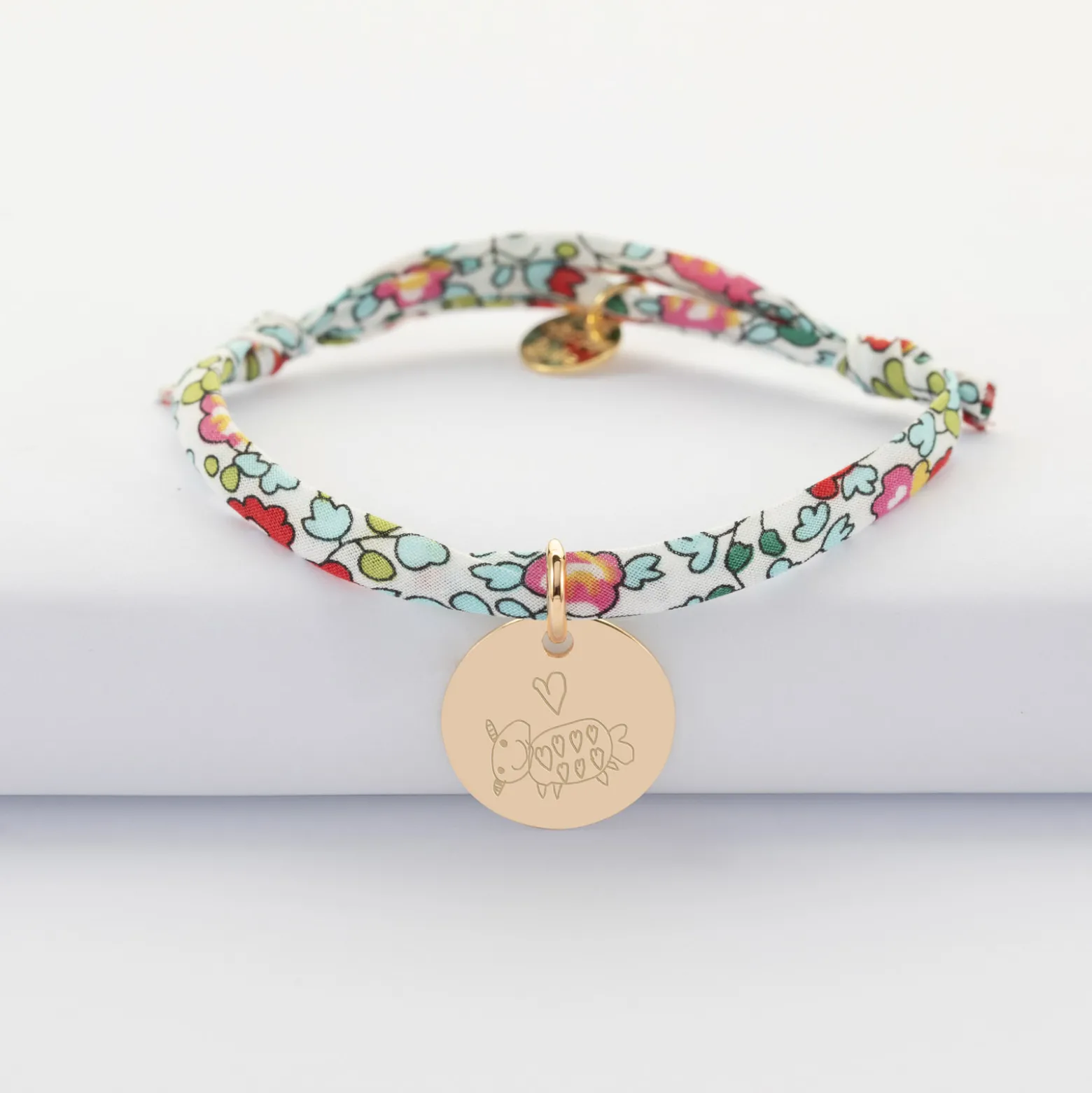 Bracelet enfant Liberty personnalisé médaille gravée plaqué or 15 mm