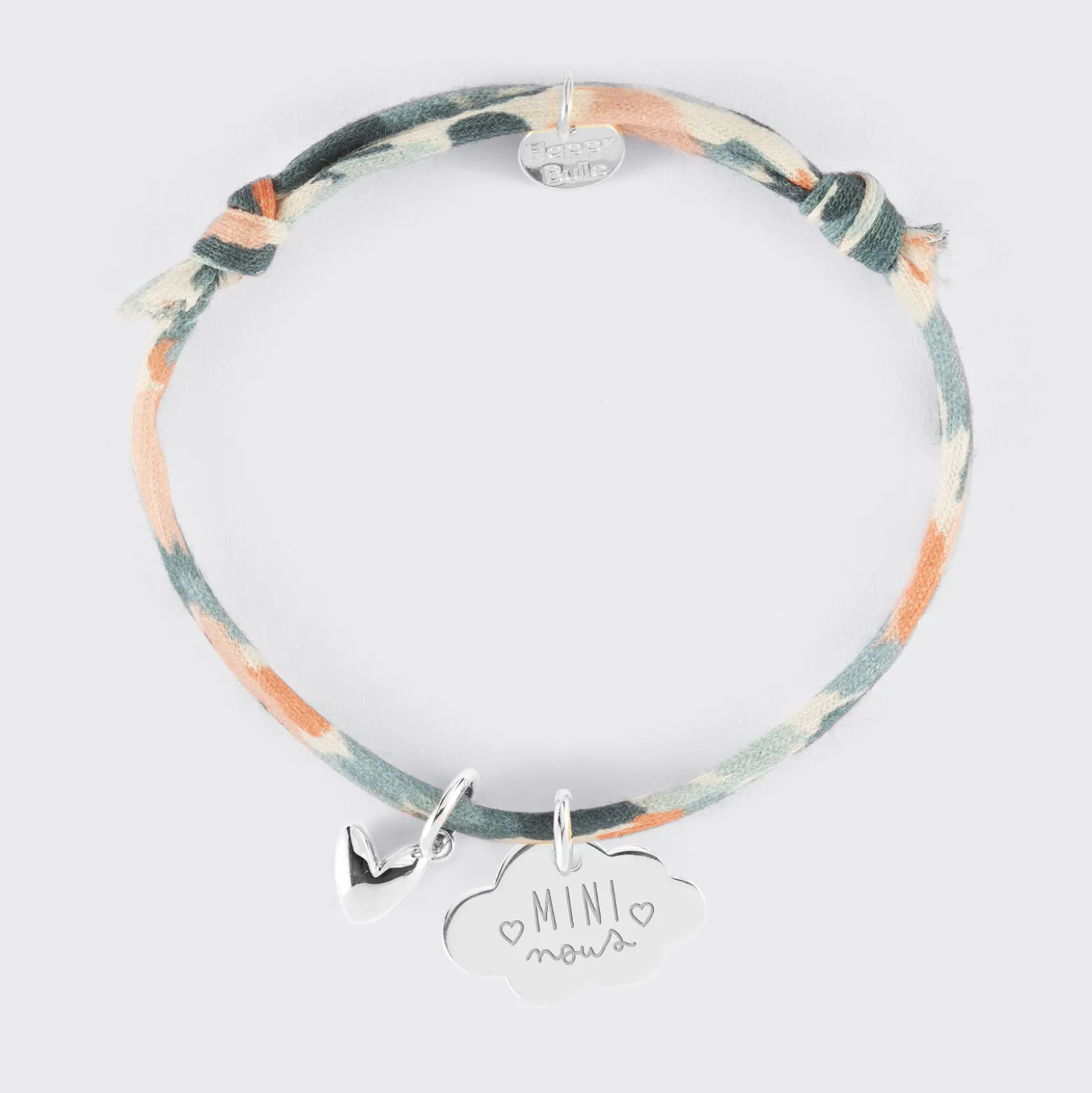 Bracelet enfant Liberty personnalisé médaille gravée argent nuage 20x14 mm et breloque petit coeur bombé 7 mm - HappyBulle x Atelier Wagram