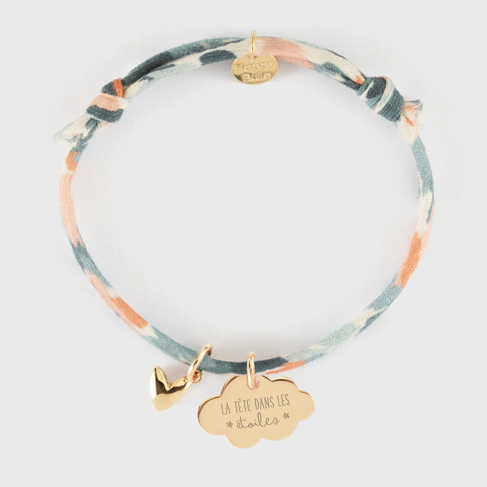 Bracelet enfant Liberty personnalisé médaille gravée plaqué or nuage 20x14 mm et breloque petit coeur bombé 7 mm - HappyBulle x Atelier Wagram