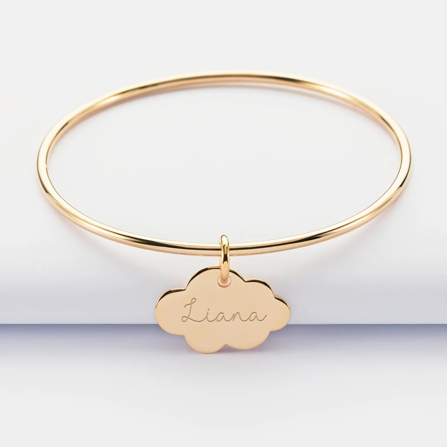Bracelet enfant personnalisé jonc plaqué or médaille gravée nuage 20x14 mm