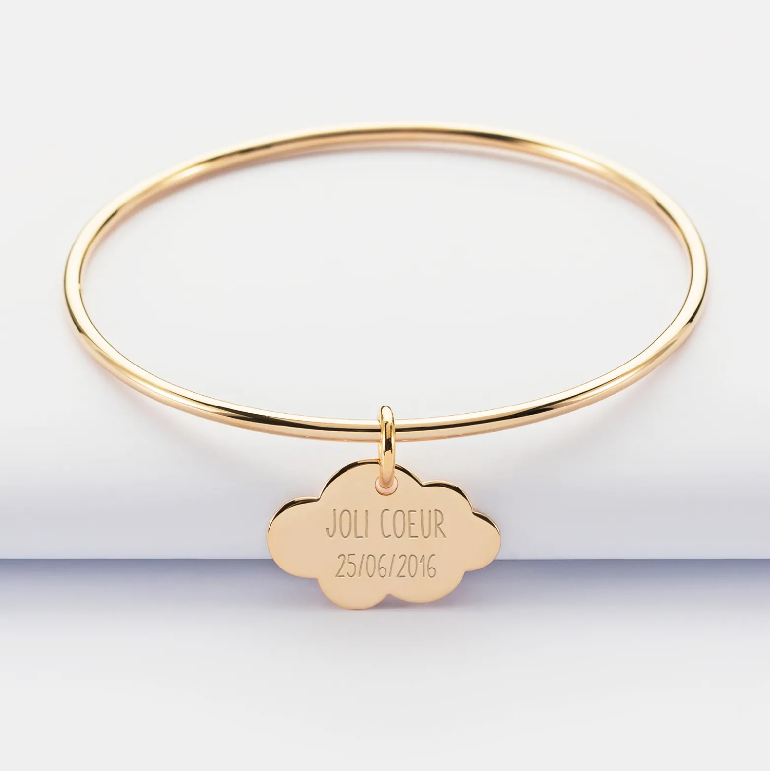 Bracelet enfant personnalisé jonc plaqué or médaille gravée nuage 20x14 mm