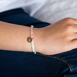 Bracelet enfant personnalisé Liberty médaille martelée gravée plaqué or 10 mm