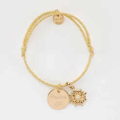 Bracelet enfant personnalisé cordon pailleté médaille gravée plaqué or 15 mm et breloque marguerite scintillante 13 mm
