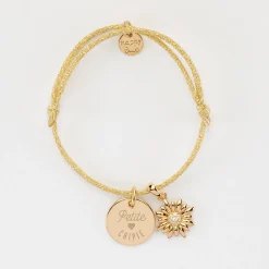 Bracelet enfant personnalisé cordon pailleté médaille gravée plaqué or 15 mm et breloque marguerite scintillante 13 mm