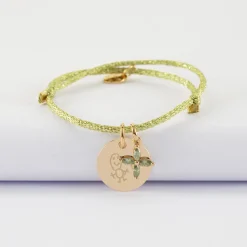 Bracelet enfant personnalisé cordon pailleté médaille gravée plaqué or 15 mm et breloque fleur pétales zircons 10 mm